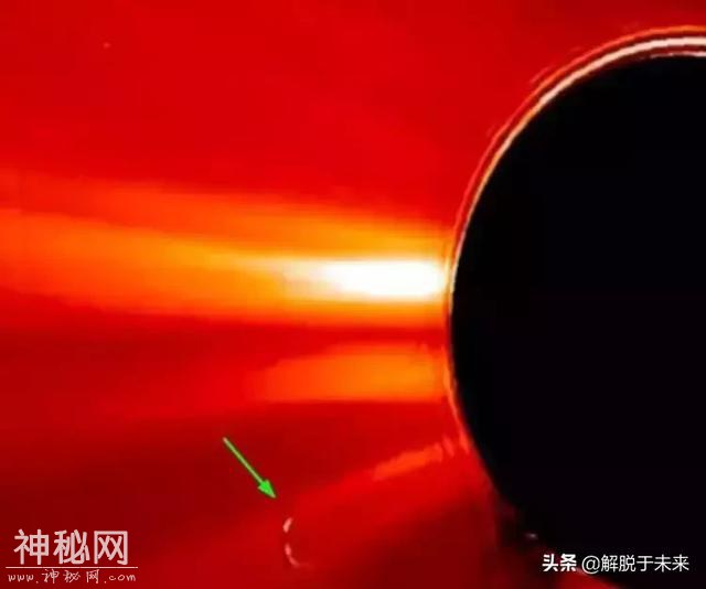 巨型UFO被太阳耀斑“一击命中”居然纹丝不动-1.jpg