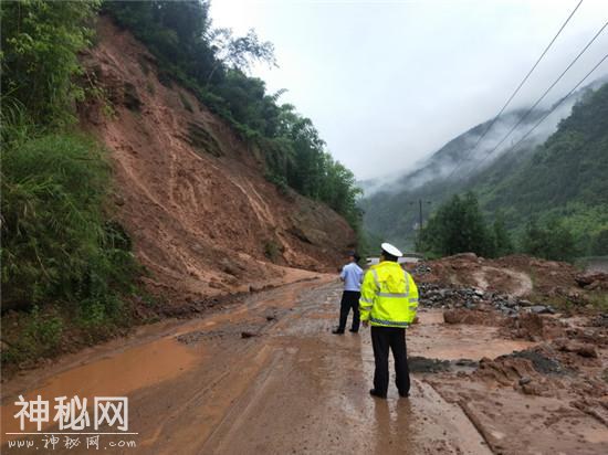 芦山：所队联合开展辖区道路隐患及地质灾害隐患排查-1.jpg