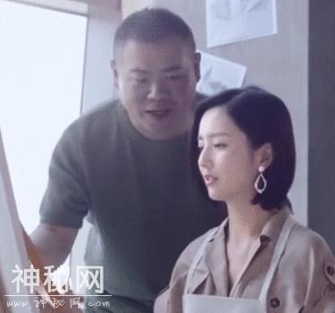 岳云鹏主动给佟丽娅当人体模特，注意他的坐姿？网友：笑出猪叫-1.jpg