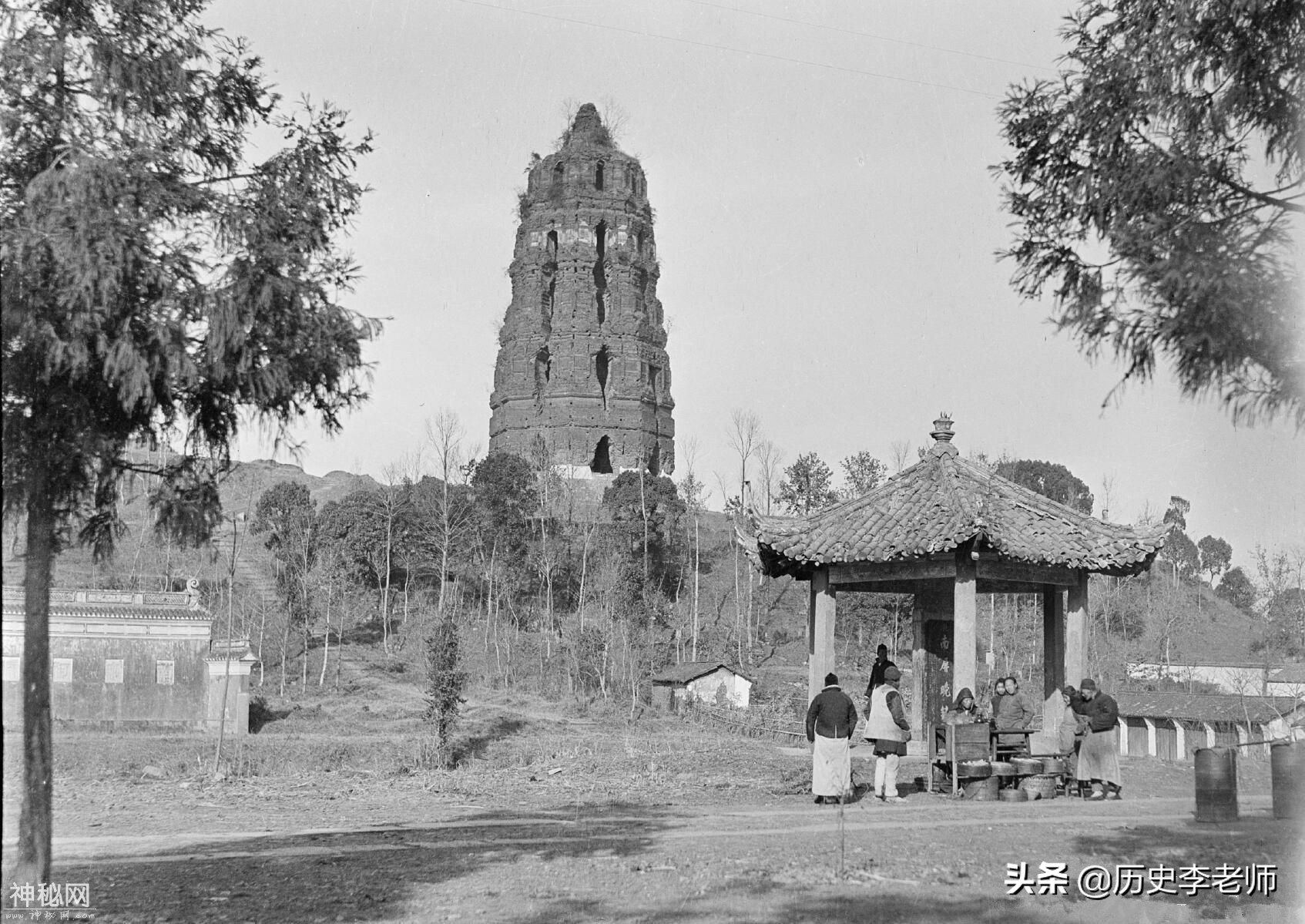 百年前即将倒塌的雷峰塔：仅剩下塔芯，考古挖开地宫发现绝世灵物-1.jpg