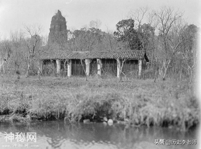 百年前即将倒塌的雷峰塔：仅剩下塔芯，考古挖开地宫发现绝世灵物-5.jpg