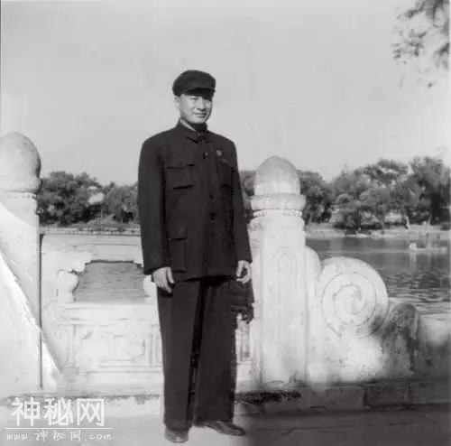 他从地摊上：为国家收藏了千余件文物-24.jpg