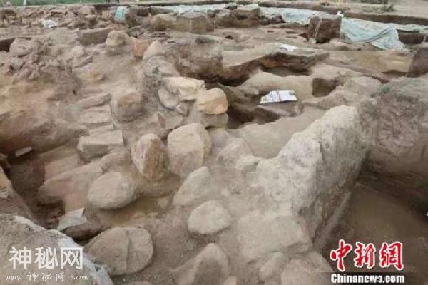 新疆考古学者在东天山发掘距今3000年前大型聚落遗址-3.jpg