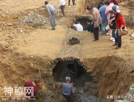 江西瑞昌发现1700年神秘古墓，出土两件瓷器，专家看后怒将其摔碎-2.jpg