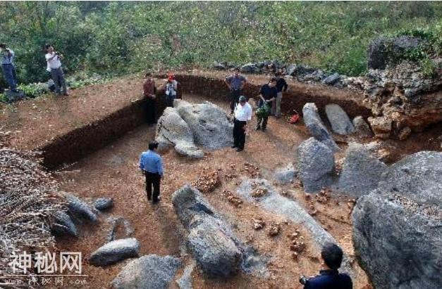 陕西一农田很“蹊跷”，地下隐藏墓地打开后，打破考古界4项纪录-1.jpg