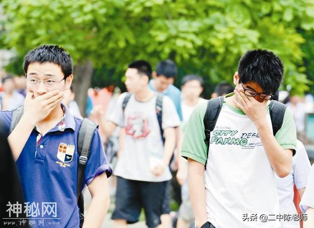 儿子被985大学录取，遇到“不识货”邻居，闹出了两个笑话-2.jpg