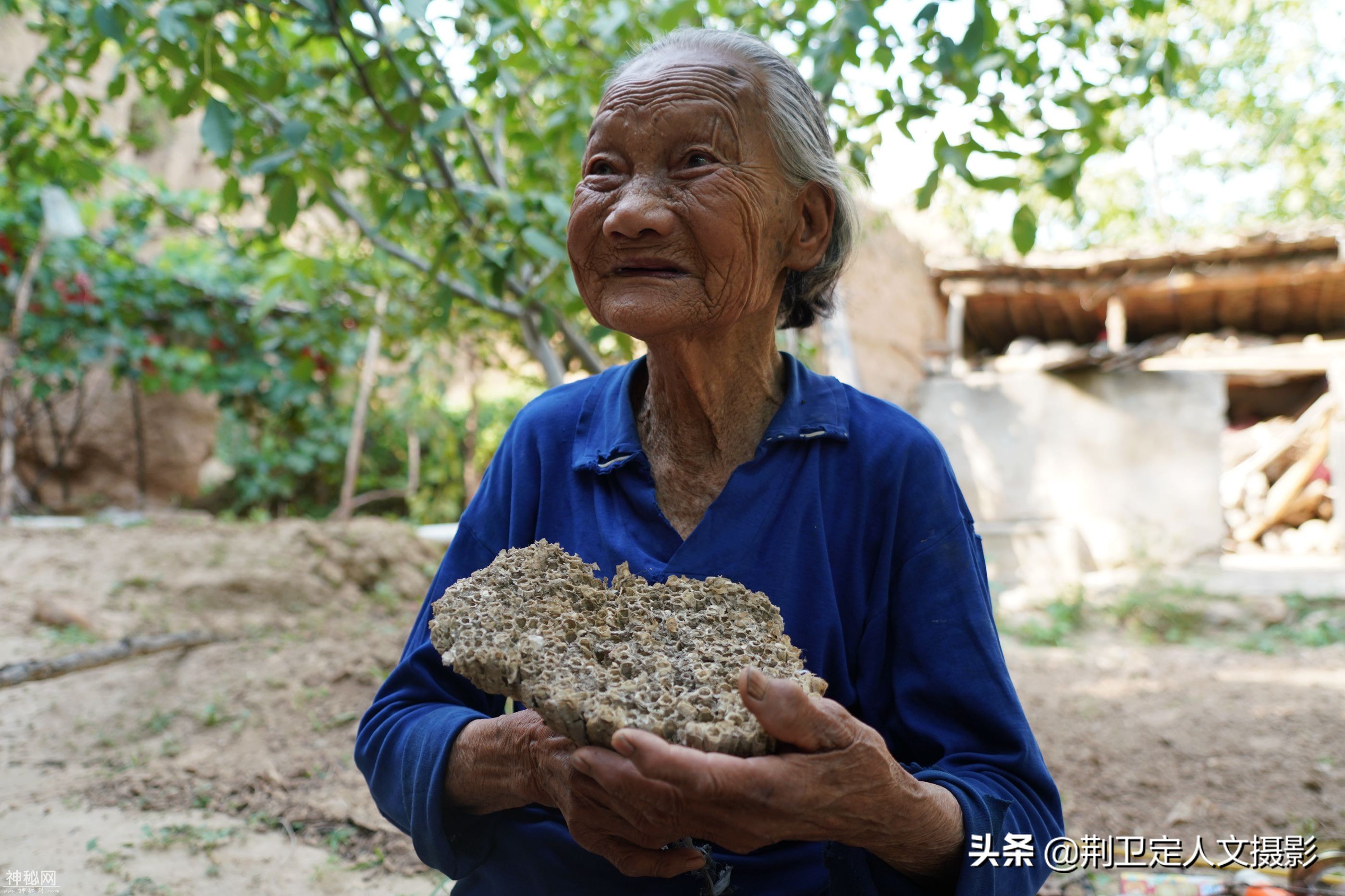 她坐过9个月子养大7个儿女，9旬后大儿子陪住在山沟，看看啥情况-1.jpg