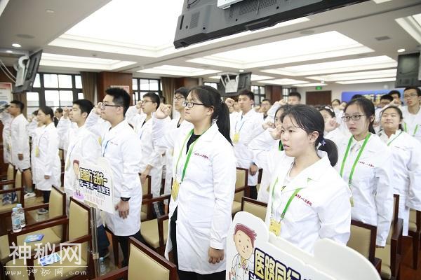 探寻“最强大脑”感受“硬核力量”上海的“科幻”医院了解一下-1.jpg