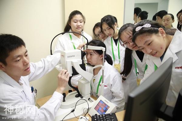 探寻“最强大脑”感受“硬核力量”上海的“科幻”医院了解一下-4.jpg