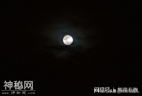 夜晚天空闪闪发光的飞行体，又被认为不明飞行物，有人猜是无人机-1.jpg