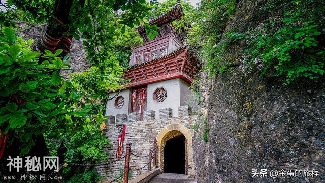 中华道教第一山崆峒山，道家和佛家各占一半山头，道观犹如堡垒群-14.jpg