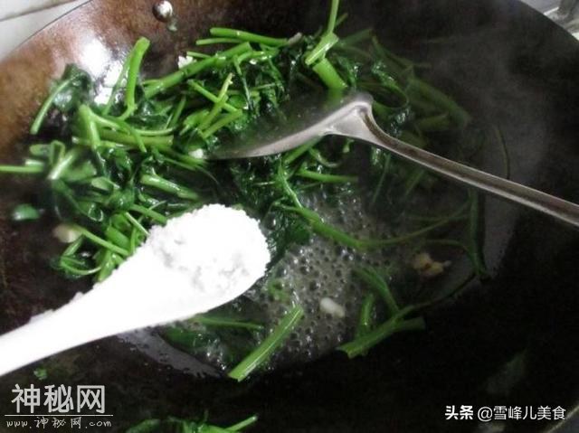 这个青菜很像地瓜秧，家常蒜蓉做法很好吃，清淡美味又健康养生-5.jpg