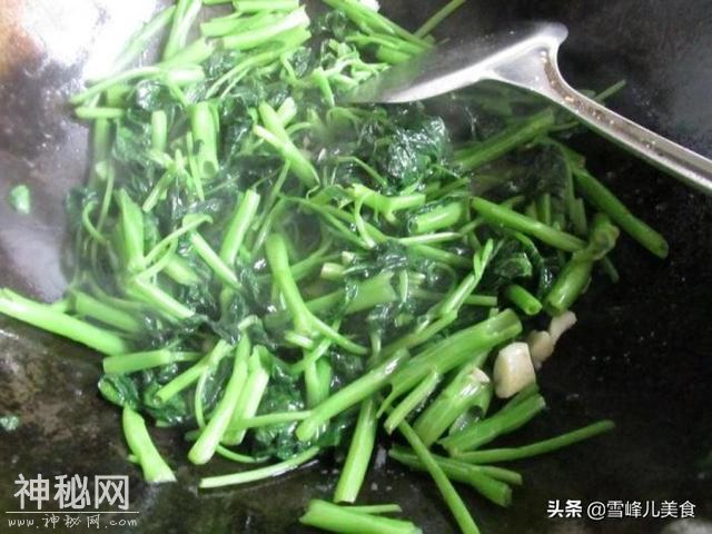 这个青菜很像地瓜秧，家常蒜蓉做法很好吃，清淡美味又健康养生-6.jpg