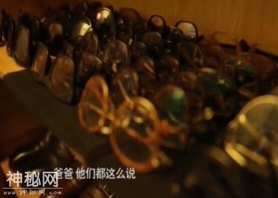 刘谦自爆搜集了一整柜皮鞋和香水，皮鞋只擦不穿，香水只看不用-9.jpg