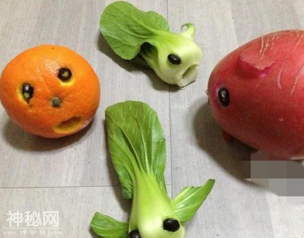 幼儿园要求用蔬果做动物，家长真使出浑身解数，“芋头萝卜猪”-1.jpg