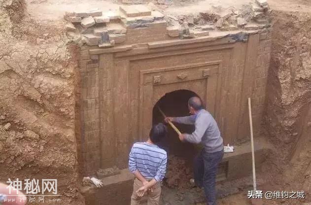 沂南农民发现一座千年古墓大门敞开，考古队：下面埋着开国宰相墓-2.jpg