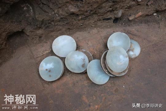 邻国发现一座千年古墓，发现许多中国元素，专家：与辽代墓葬相似-2.jpg