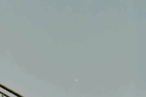青岛天空惊现不明飞行物，疑似UFO！被不少市民亲眼看到……-4.jpg