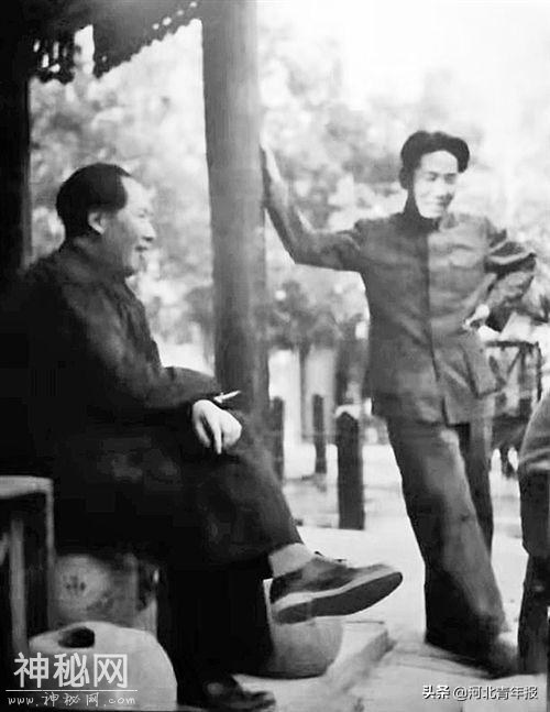 毛岸英牺牲后，毛泽东把他的几件衣物悄悄珍藏了26年，直到1990年才被人发现-1.jpg