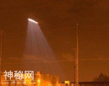 杭州女子拍夕阳拍到不明飞行物！爸爸兴奋大喊：UFO！时隔9年，来了-5.jpg