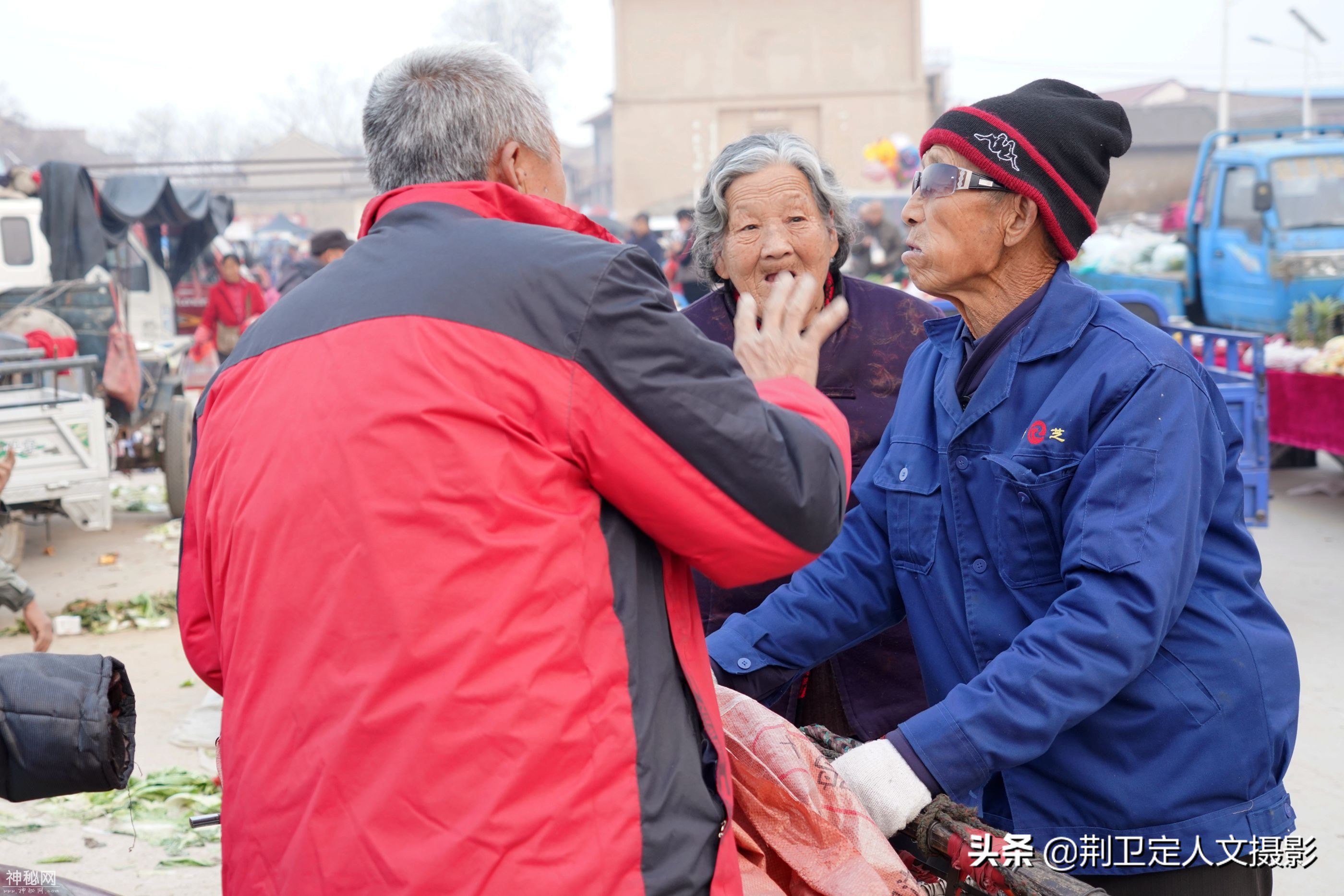 10元2斤的价格让老人听成4元2斤，河北大叔随机应变，结局温暖-1.jpg