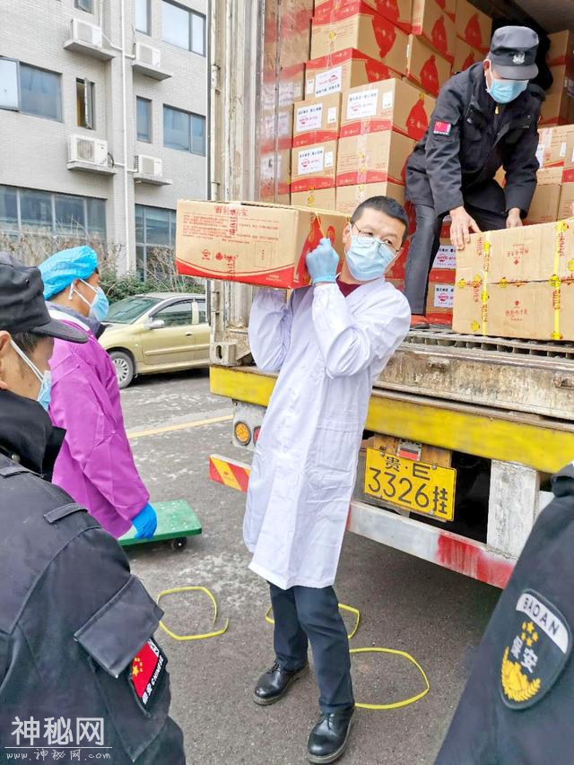 暖心！广东援鄂护士学小鸡跑视频火了！温氏集团再捐2000万元鸡汤-3.jpg