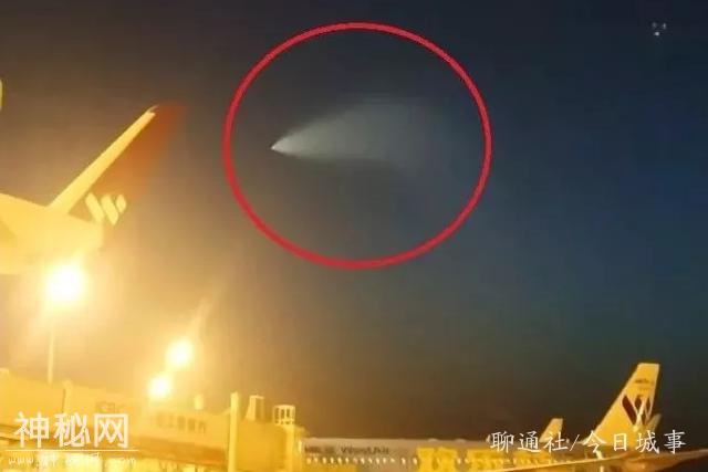 山东聊城上空出现不明飞行物，多名市民拍到，形似彗星-3.jpg