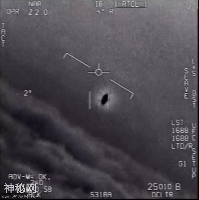 美军首次正式公布UFO视频：真的遇到过 飞行动作太诡异-1.jpg
