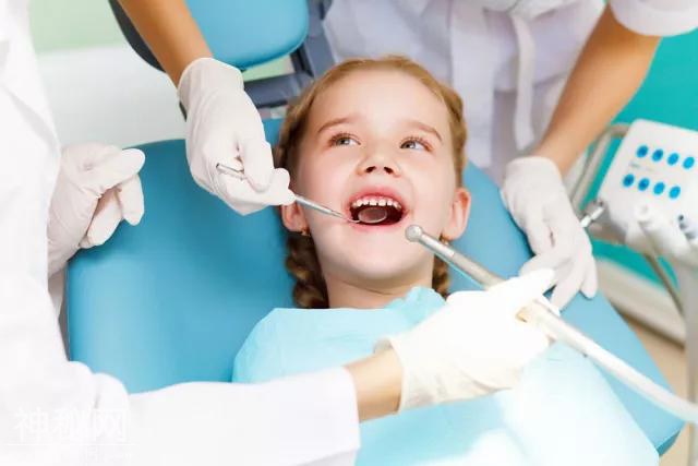 Helen齿科中心——6.1儿童节：口腔保健，儿童做起-9.jpg