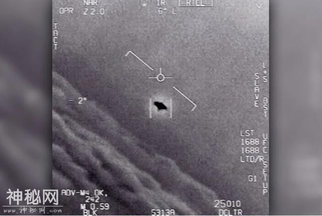 美军方正式公布UFO视频：瞬间加速，闪烁两秒后消失无踪-2.jpg
