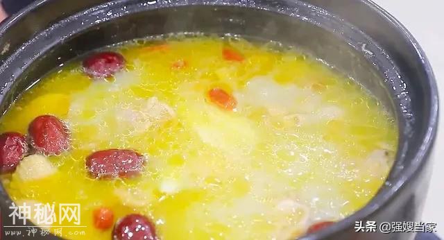 炖鸡汤，直接加水炖就错了，大厨教你正确做法，汤鲜味美，香气足-6.jpg