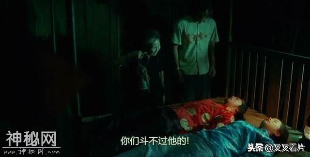 香港经典鬼片：几个年轻人寻求刺激，研究见鬼方法，结果出事了-41.jpg