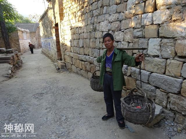 泉州市有个蟳埔女习俗，她们半夜出嫁，一件婚礼服装一生只穿两次-2.jpg