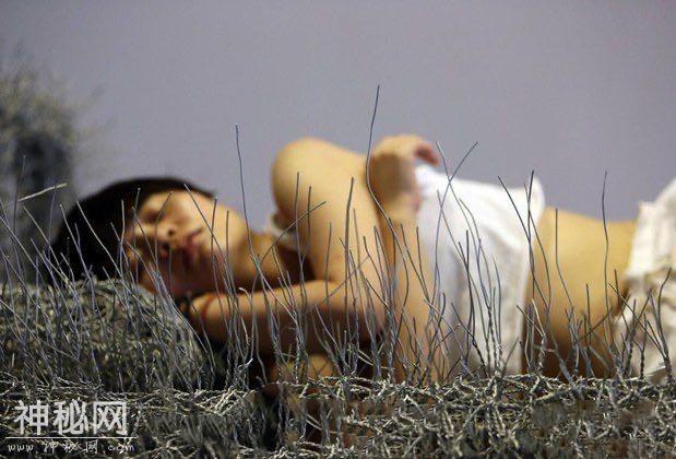 裸睡也是人体艺术？央美才女公开裸睡36天，网友：这根本不是艺术-6.jpg