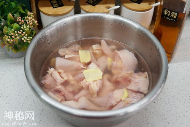 煲鸡汤时，记住“3用2不用”，鸡汤清亮鲜香，腥味小味道正-6.jpg