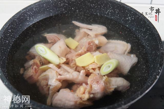 煲鸡汤时，记住“3用2不用”，鸡汤清亮鲜香，腥味小味道正-7.jpg