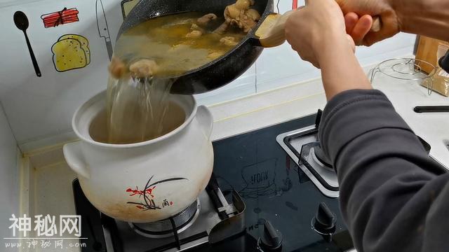 炖鸡汤，切记“3放3不放”的窍门，汤鲜肉嫩无腥味，营养不流失-8.jpg