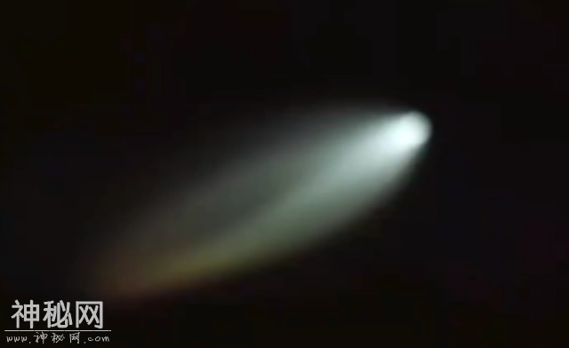 地球暴露了？不明飞行物现身新疆夜空！那是一道巨大的扇形光束-2.jpg