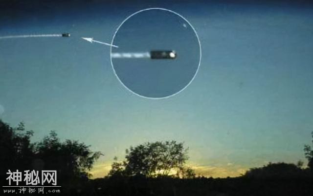 万米高空惊现UFO舰队，飞行员一路跟随拍下，它们到底是什么？-5.jpg