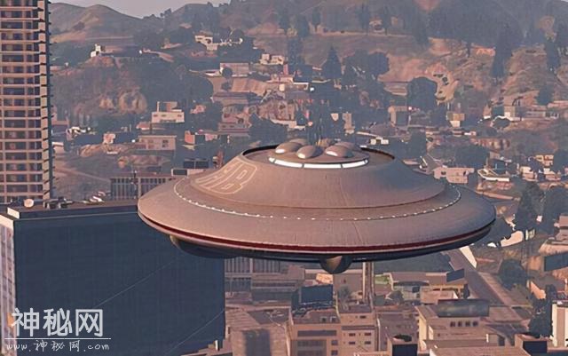 万米高空惊现UFO舰队，飞行员一路跟随拍下，它们到底是什么？-7.jpg