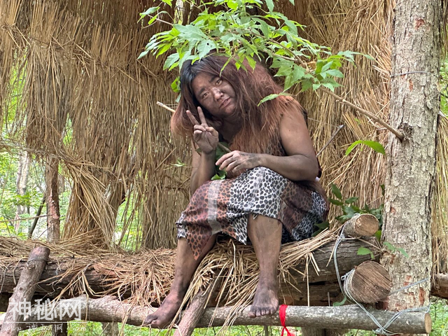 带薪“发疯”还管饭？女生在景区扮野人，月薪5000，网友狂问地址-4.jpg