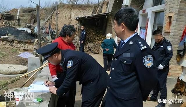 02年，人贩子越狱藏深山17年，吃生肉、喝生水，落网时成“野人”-10.jpg